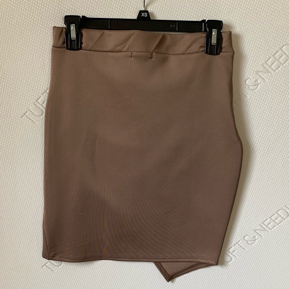 Boohoo ruched miniskirt - Picture 3 of 3